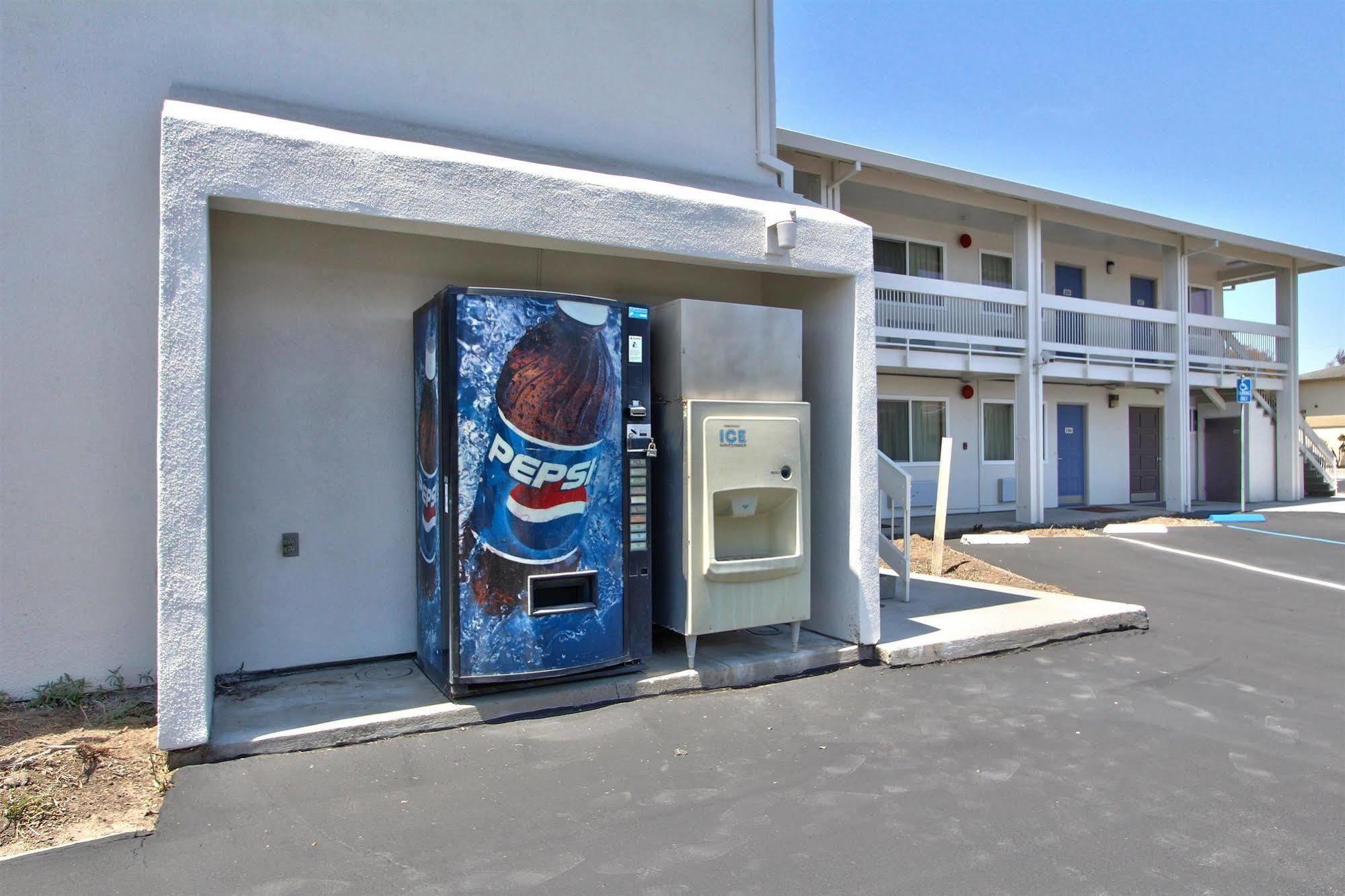 Coastal Valley Inn - Monterey Castroville Exterior foto