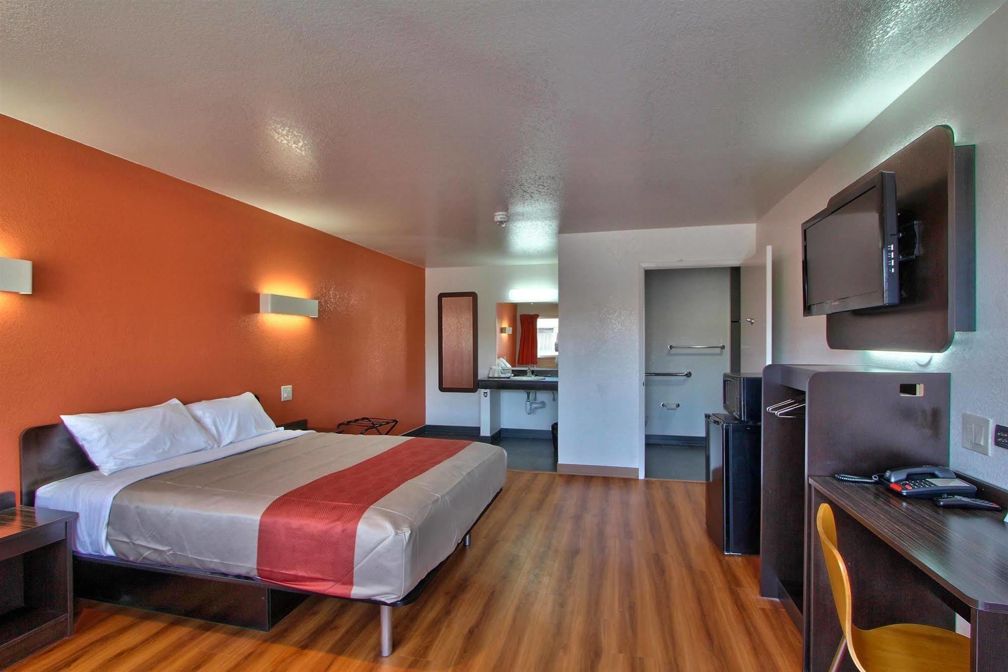 Coastal Valley Inn - Monterey Castroville Exterior foto